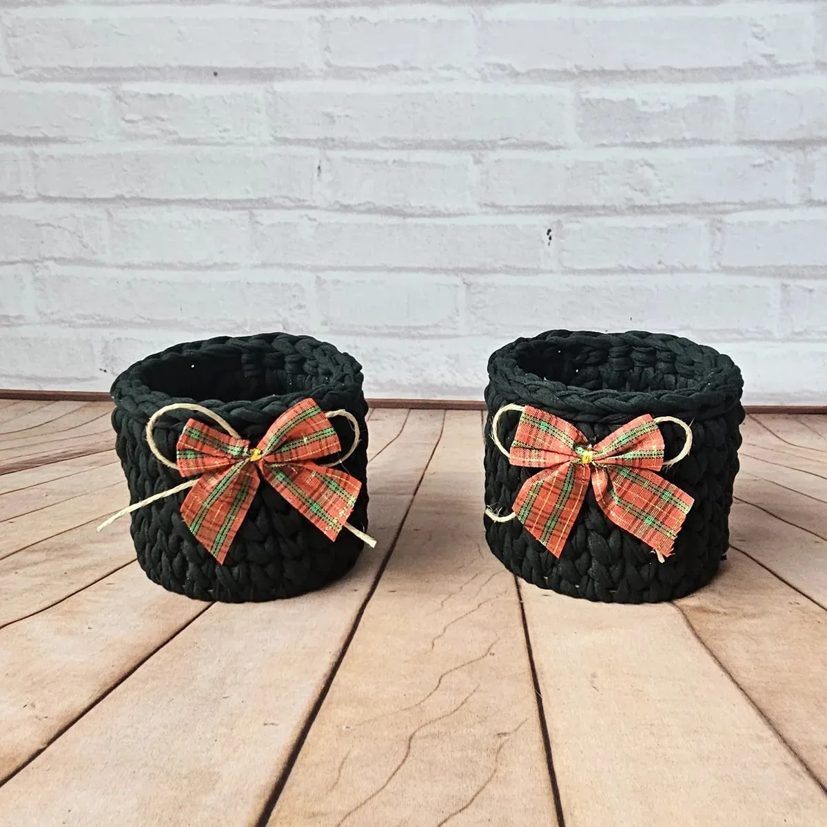 Kit Porta Panetone de Crochê Preto com laço Vermelho