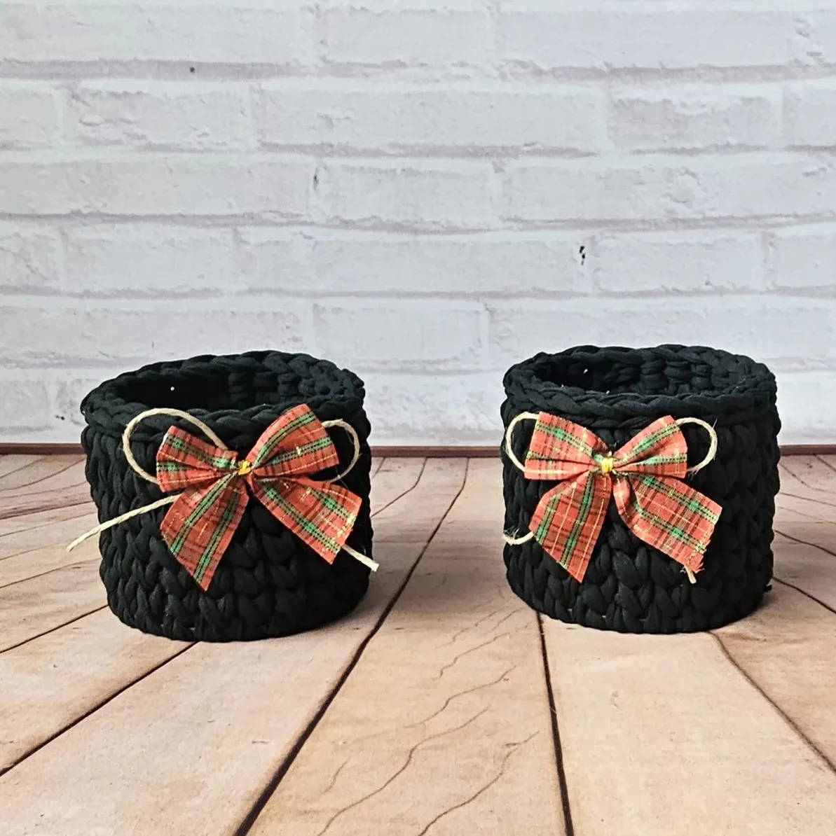 Kit Porta Panetone de Crochê Preto com laço Vermelho