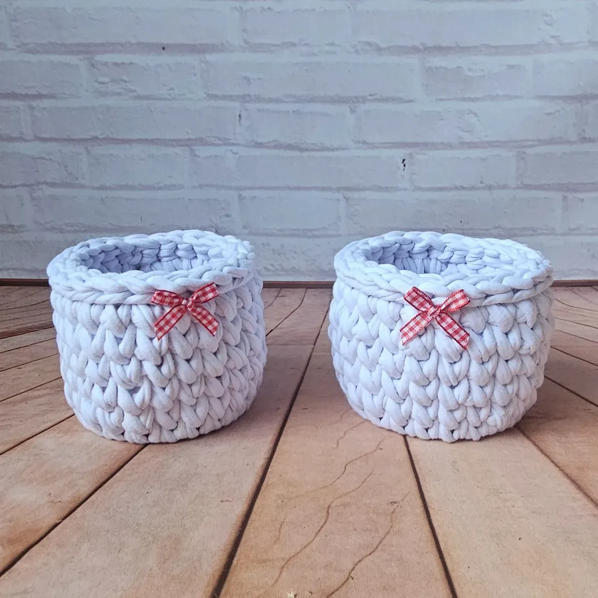 Kit Porta Panetone de Crochê Branco com Laço Vermelho