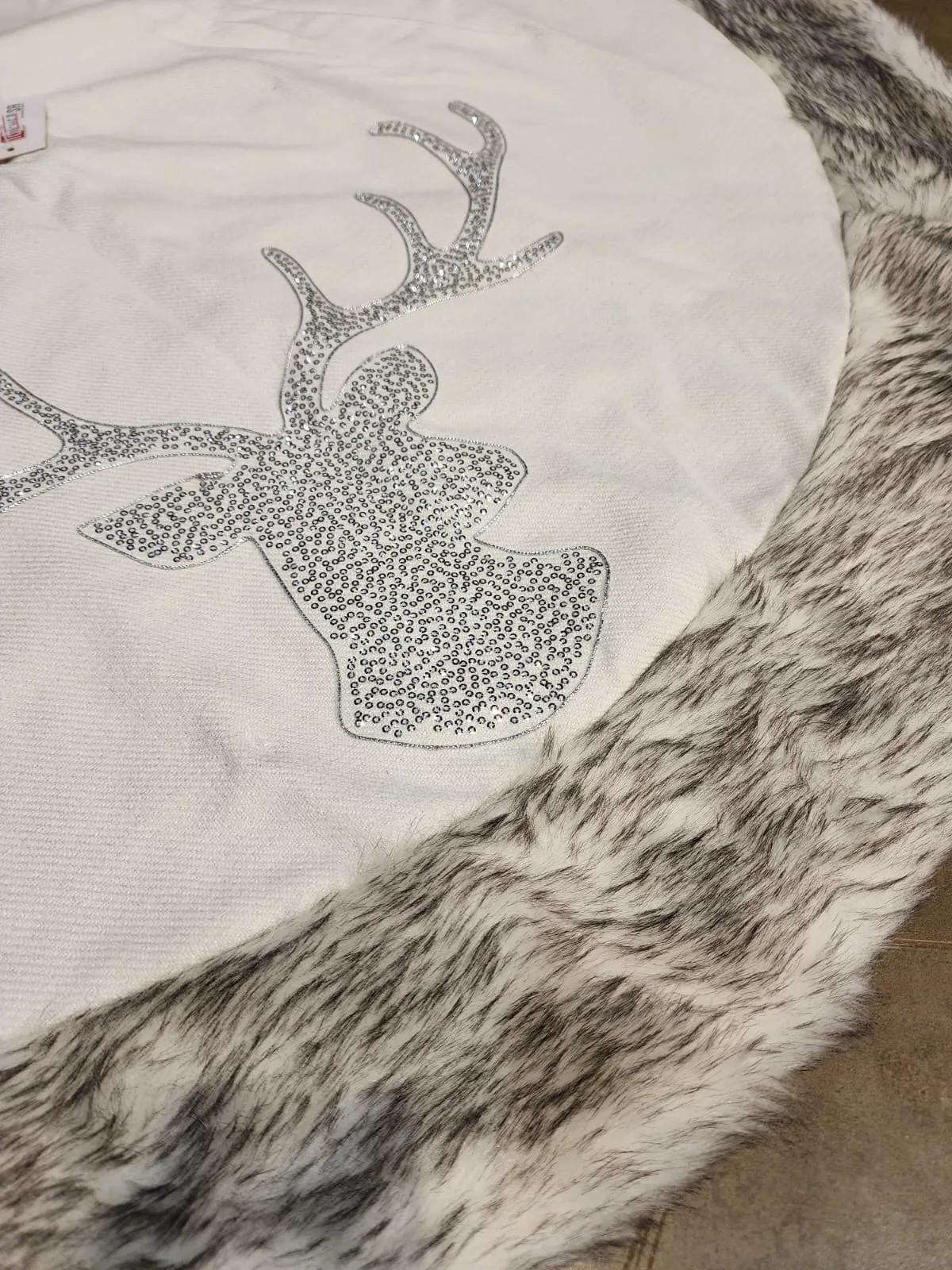 SAIA DE ÁRVORE RENA PRATA COM BRANCO LUXO