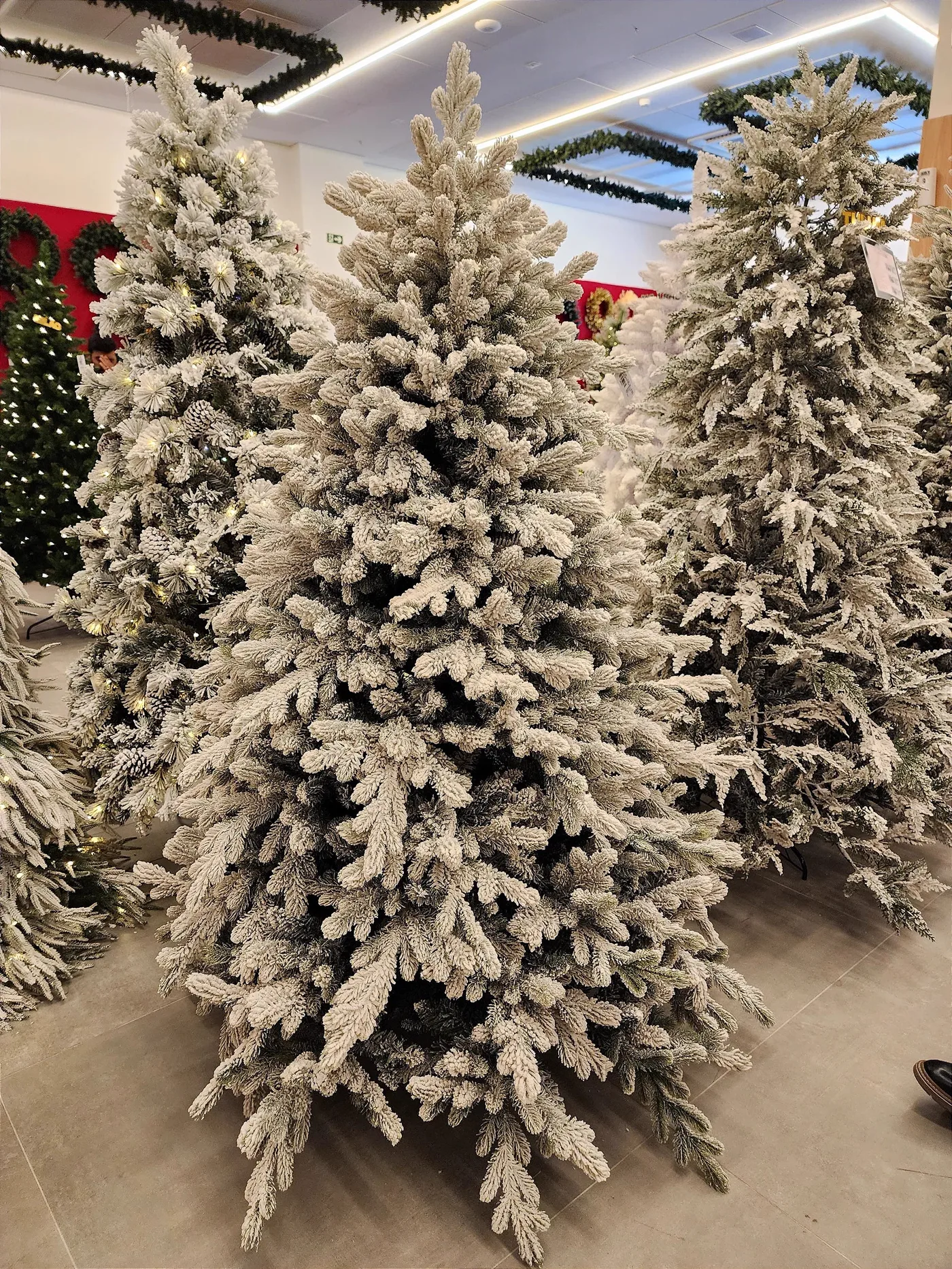 Árvore de Natal Nevada Cancún 2,10m • 1524 Galhos