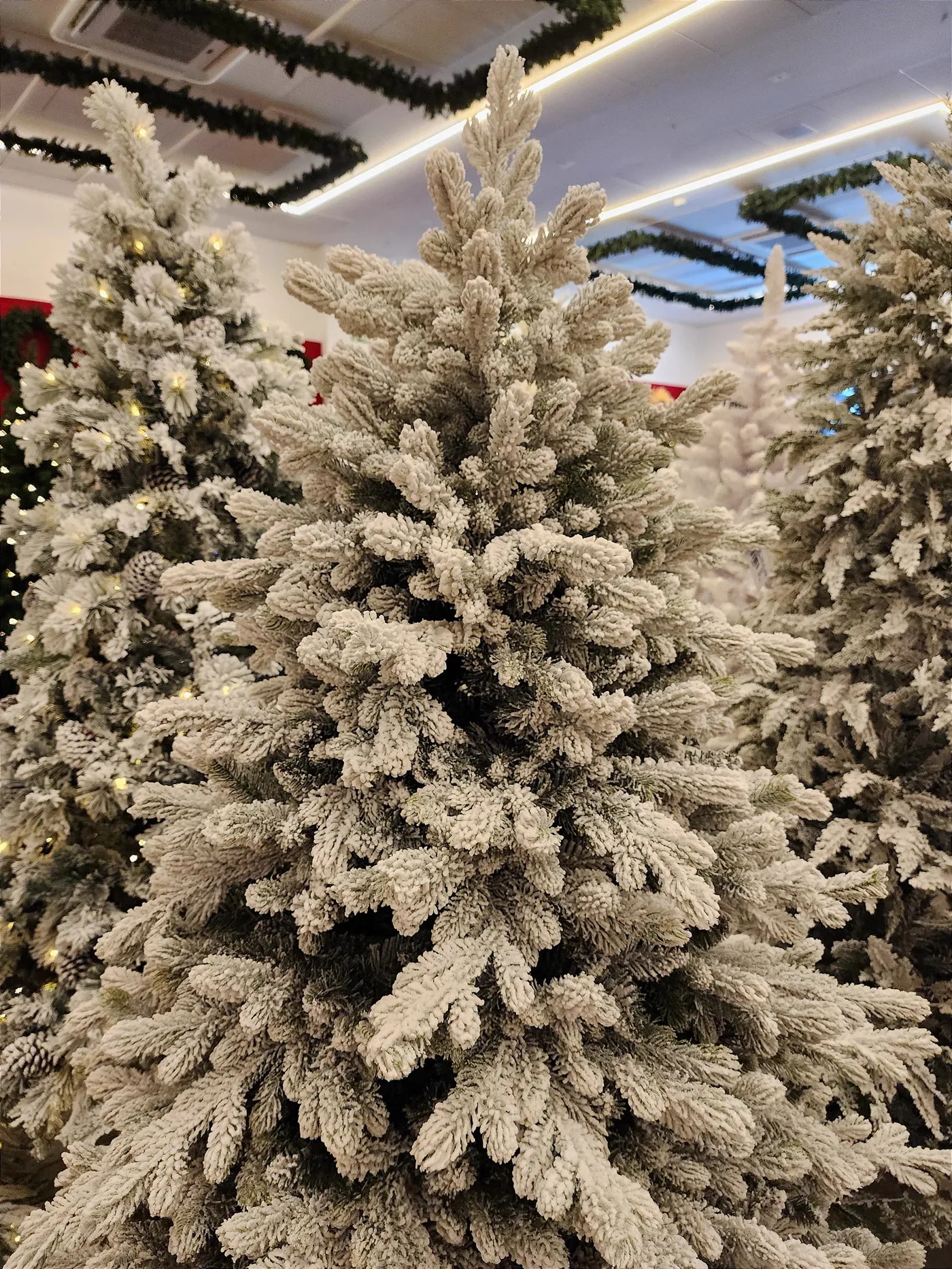 Árvore de Natal Nevada Cancún 2,10m • 1524 Galhos